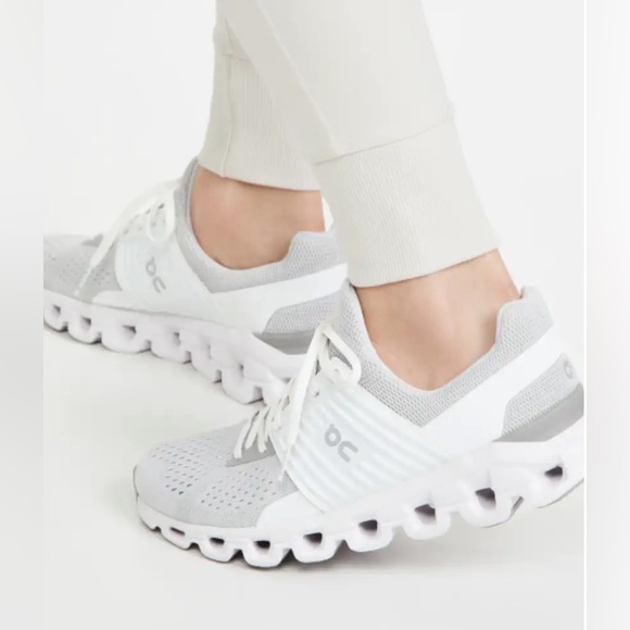 On Running Shoes - OnCloud Cloudswift PR in Galcier/white